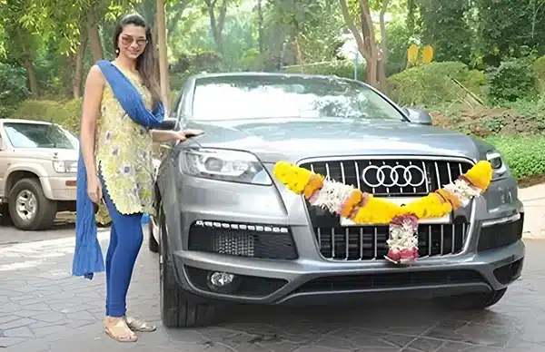 Deepika Padukone Audi Q7 1