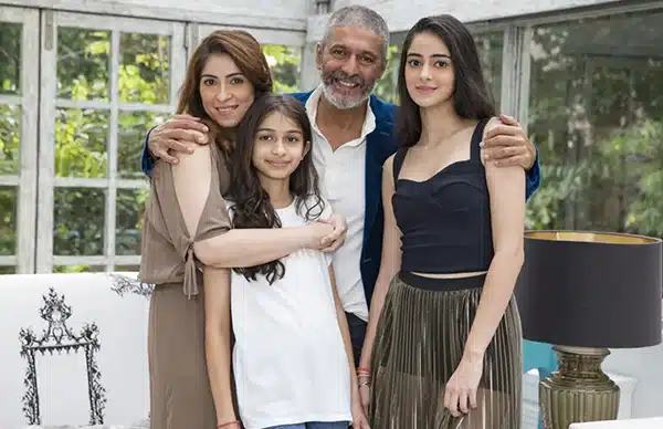 Ananya Panday with his family