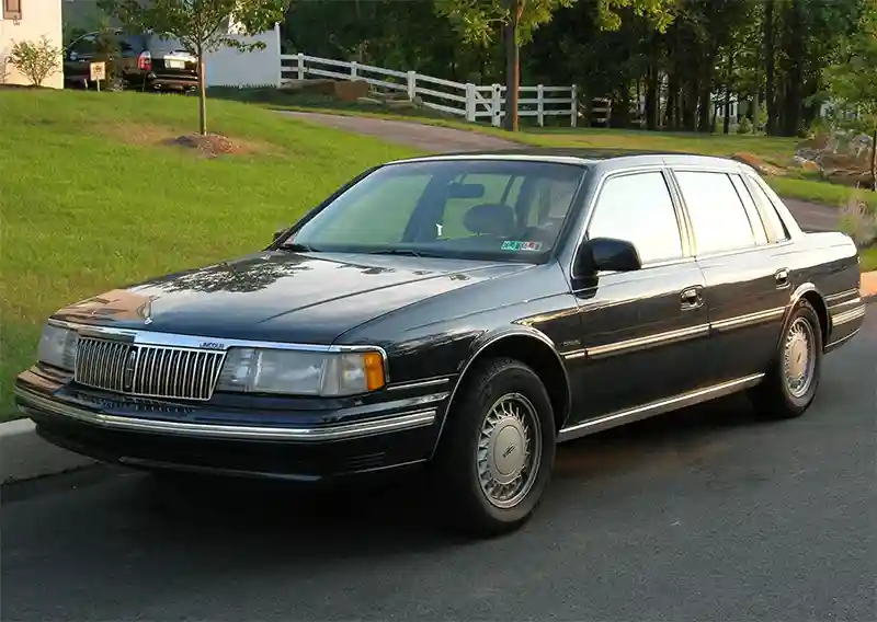 A 1991 Lincoln Continental car