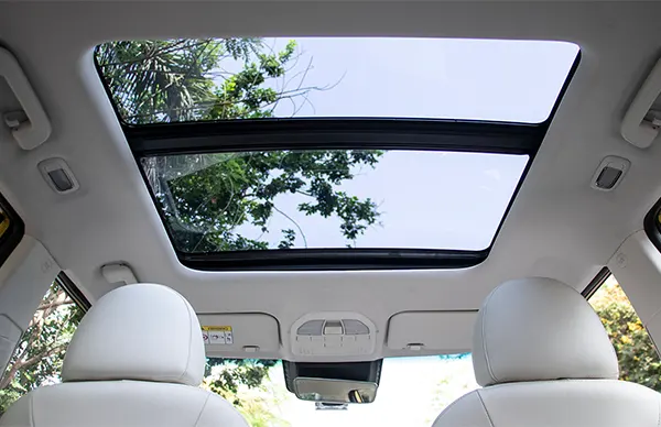 Mahindra XUV 3XO Sunroof | Autolivenews